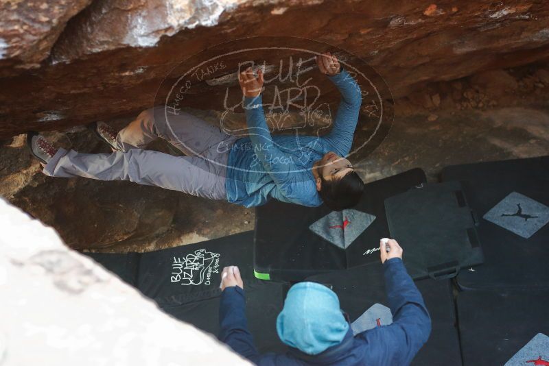 Bouldering in Hueco Tanks on 12/16/2019 with Blue Lizard Climbing and Yoga
Filename: SRM_20191216_1155300.jpg
Aperture: f/3.2
Shutter Speed: 1/250
Body: Canon EOS-1D Mark II
Lens: Canon EF 50mm f/1.8 II