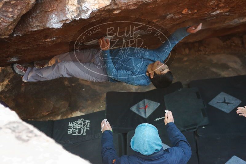Bouldering in Hueco Tanks on 12/16/2019 with Blue Lizard Climbing and Yoga
Filename: SRM_20191216_1155310.jpg
Aperture: f/3.2
Shutter Speed: 1/250
Body: Canon EOS-1D Mark II
Lens: Canon EF 50mm f/1.8 II