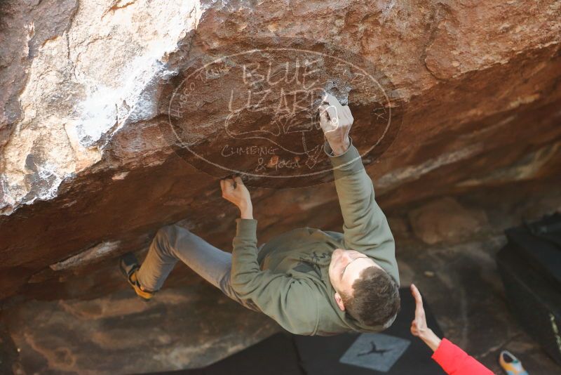 Bouldering in Hueco Tanks on 12/16/2019 with Blue Lizard Climbing and Yoga
Filename: SRM_20191216_1203301.jpg
Aperture: f/3.2
Shutter Speed: 1/250
Body: Canon EOS-1D Mark II
Lens: Canon EF 50mm f/1.8 II