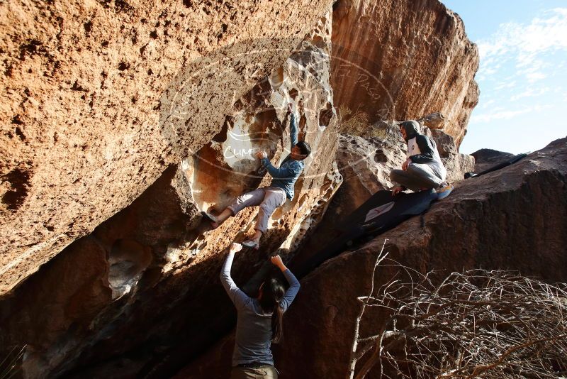 Bouldering in Hueco Tanks on 12/16/2019 with Blue Lizard Climbing and Yoga
Filename: SRM_20191216_1628330.jpg
Aperture: f/9.0
Shutter Speed: 1/250
Body: Canon EOS-1D Mark II
Lens: Canon EF 16-35mm f/2.8 L