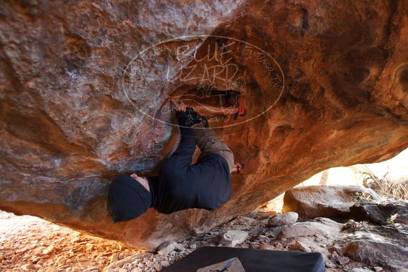 Bouldering in Hueco Tanks on 12/16/2019 with Blue Lizard Climbing and Yoga
Filename: SRM_20191216_1709590.jpg
Aperture: f/2.8
Shutter Speed: 1/125
Body: Canon EOS-1D Mark II
Lens: Canon EF 16-35mm f/2.8 L
