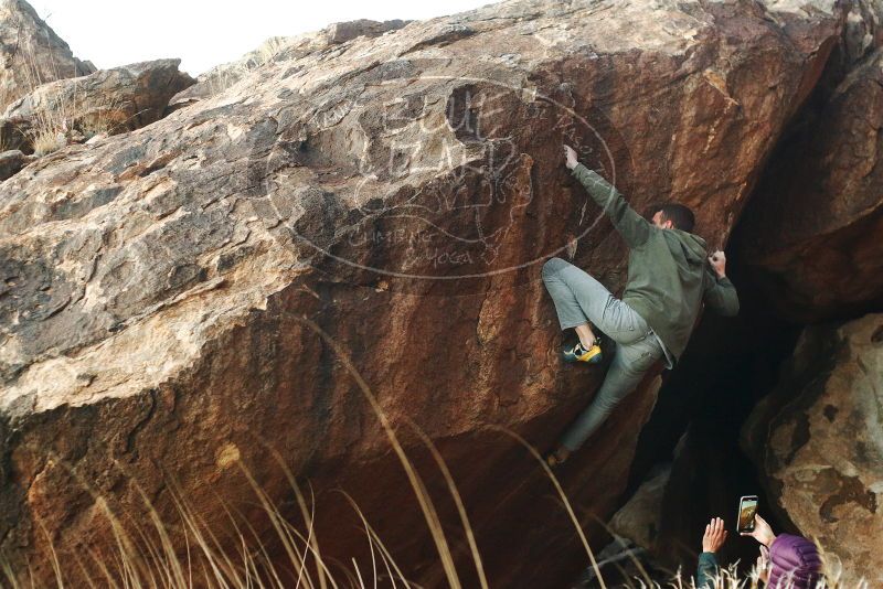 Bouldering in Hueco Tanks on 12/16/2019 with Blue Lizard Climbing and Yoga
Filename: SRM_20191216_1808280.jpg
Aperture: f/3.2
Shutter Speed: 1/250
Body: Canon EOS-1D Mark II
Lens: Canon EF 50mm f/1.8 II