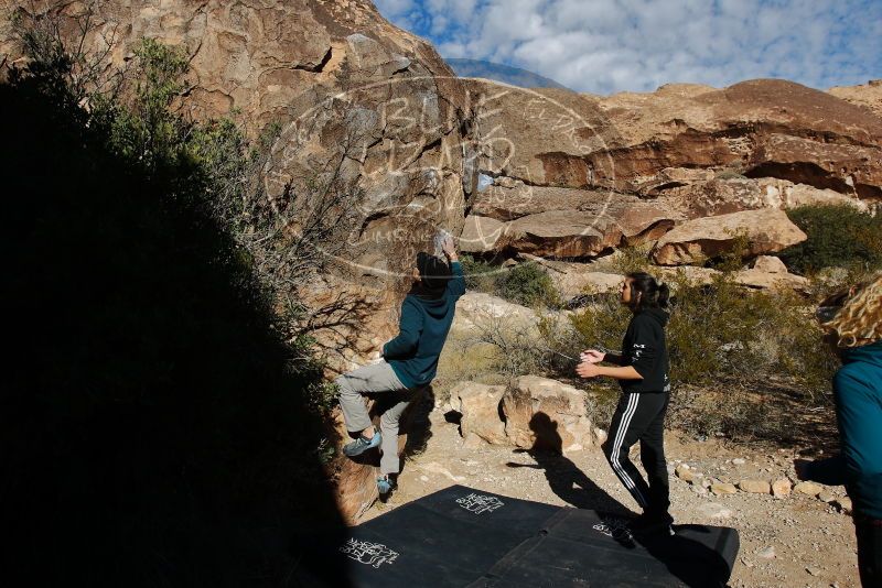 Bouldering in Hueco Tanks on 12/19/2019 with Blue Lizard Climbing and Yoga
Filename: SRM_20191219_1100100.jpg
Aperture: f/7.1
Shutter Speed: 1/500
Body: Canon EOS-1D Mark II
Lens: Canon EF 16-35mm f/2.8 L