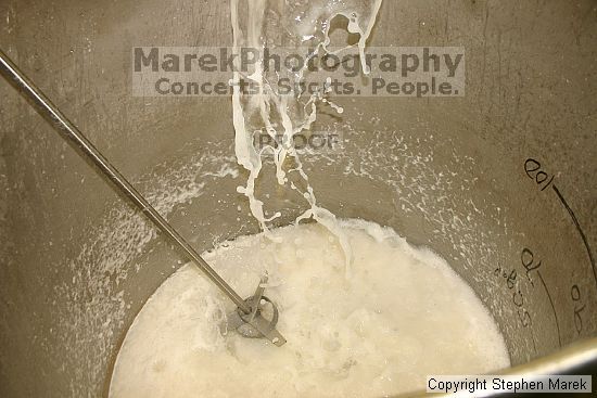 

Filename: img_3319_std.jpg
Aperture: f/5.0
Shutter Speed: 1/50
Body: Canon EOS DIGITAL REBEL
Lens: Canon EF-S 18-55mm f/3.5-5.6