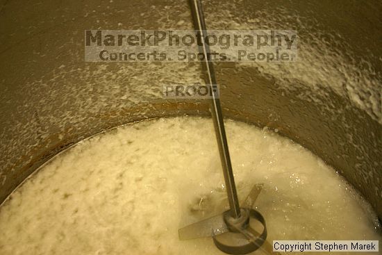 

Filename: img_3326_std.jpg
Aperture: f/5.0
Shutter Speed: 1/50
Body: Canon EOS DIGITAL REBEL
Lens: Canon EF-S 18-55mm f/3.5-5.6