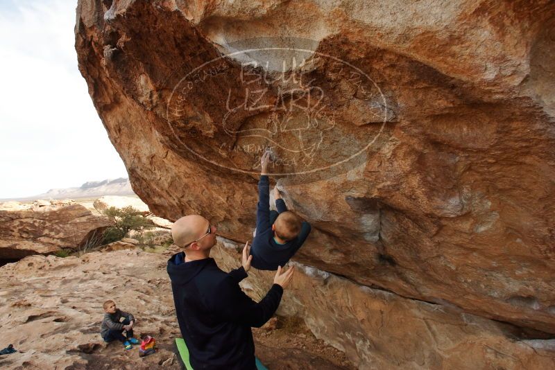 Bouldering in Hueco Tanks on 12/23/2019 with Blue Lizard Climbing and Yoga
Filename: SRM_20191223_1006370.jpg
Aperture: f/7.1
Shutter Speed: 1/320
Body: Canon EOS-1D Mark II
Lens: Canon EF 16-35mm f/2.8 L