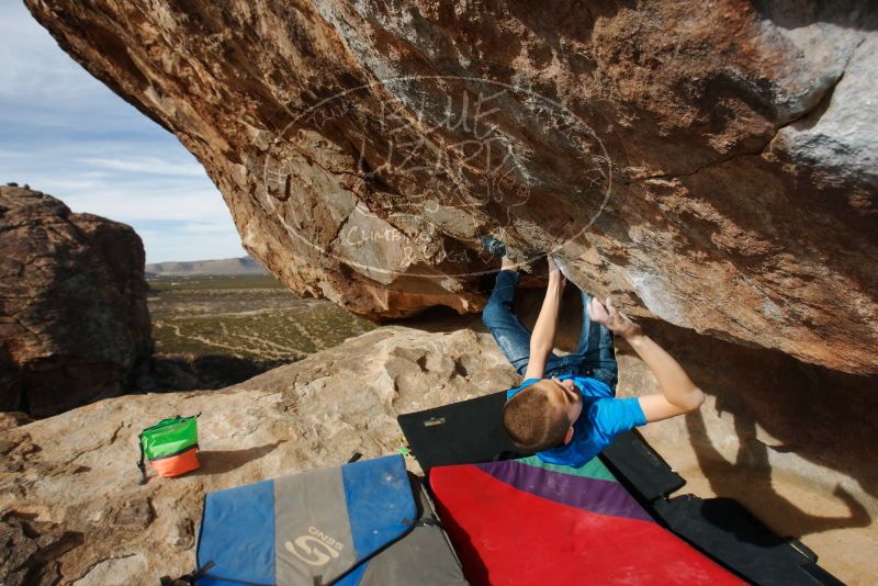 Bouldering in Hueco Tanks on 12/23/2019 with Blue Lizard Climbing and Yoga
Filename: SRM_20191223_1128420.jpg
Aperture: f/8.0
Shutter Speed: 1/250
Body: Canon EOS-1D Mark II
Lens: Canon EF 16-35mm f/2.8 L
