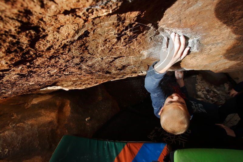 Bouldering in Hueco Tanks on 12/23/2019 with Blue Lizard Climbing and Yoga
Filename: SRM_20191223_1529042.jpg
Aperture: f/7.1
Shutter Speed: 1/250
Body: Canon EOS-1D Mark II
Lens: Canon EF 16-35mm f/2.8 L