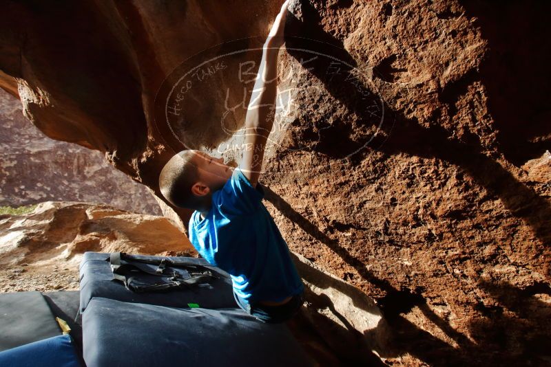 Bouldering in Hueco Tanks on 12/23/2019 with Blue Lizard Climbing and Yoga
Filename: SRM_20191223_1550040.jpg
Aperture: f/6.3
Shutter Speed: 1/250
Body: Canon EOS-1D Mark II
Lens: Canon EF 16-35mm f/2.8 L