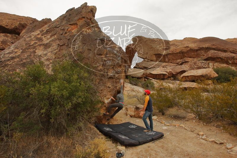 Bouldering in Hueco Tanks on 12/24/2019 with Blue Lizard Climbing and Yoga
Filename: SRM_20191224_1112300.jpg
Aperture: f/8.0
Shutter Speed: 1/320
Body: Canon EOS-1D Mark II
Lens: Canon EF 16-35mm f/2.8 L