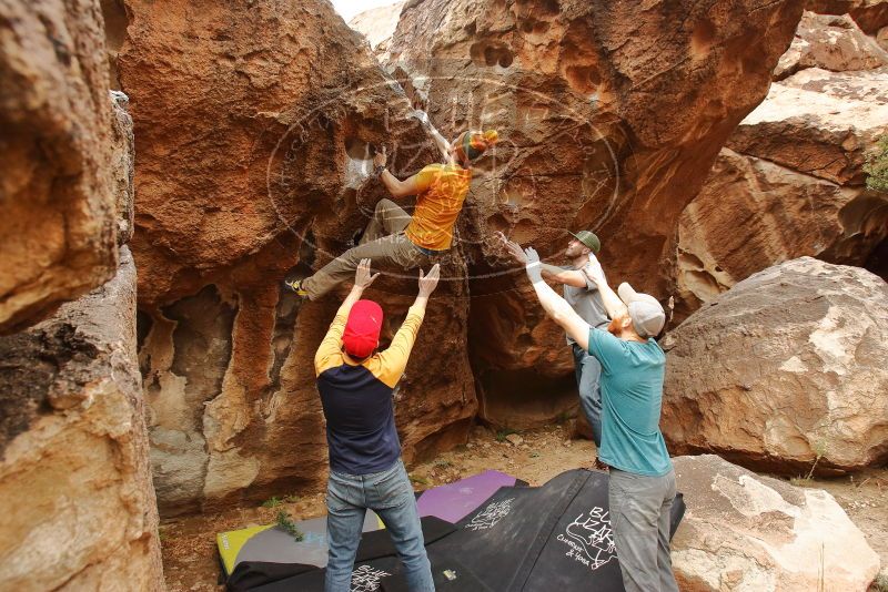 Bouldering in Hueco Tanks on 12/24/2019 with Blue Lizard Climbing and Yoga
Filename: SRM_20191224_1145210.jpg
Aperture: f/6.3
Shutter Speed: 1/250
Body: Canon EOS-1D Mark II
Lens: Canon EF 16-35mm f/2.8 L