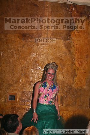 

Filename: img_5036_std.jpg
Aperture: f/7.1
Shutter Speed: 1/80
Body: Canon EOS DIGITAL REBEL
Lens: Canon EF-S 18-55mm f/3.5-5.6