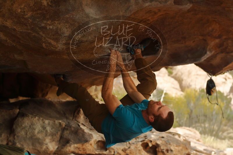 Bouldering in Hueco Tanks on 12/24/2019 with Blue Lizard Climbing and Yoga
Filename: SRM_20191224_1602120.jpg
Aperture: f/3.5
Shutter Speed: 1/250
Body: Canon EOS-1D Mark II
Lens: Canon EF 50mm f/1.8 II