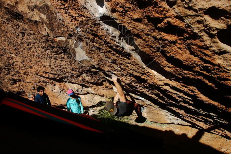 Bouldering in Hueco Tanks on 12/26/2019 with Blue Lizard Climbing and Yoga
Filename: SRM_20191226_1513010.jpg
Aperture: f/6.3
Shutter Speed: 1/500
Body: Canon EOS-1D Mark II
Lens: Canon EF 16-35mm f/2.8 L