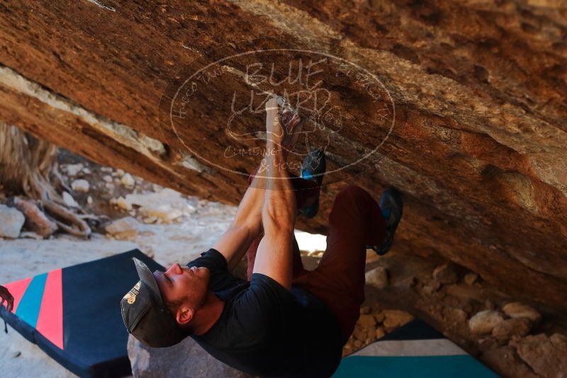 Bouldering in Hueco Tanks on 12/26/2019 with Blue Lizard Climbing and Yoga
Filename: SRM_20191226_1732520.jpg
Aperture: f/4.5
Shutter Speed: 1/320
Body: Canon EOS-1D Mark II
Lens: Canon EF 50mm f/1.8 II