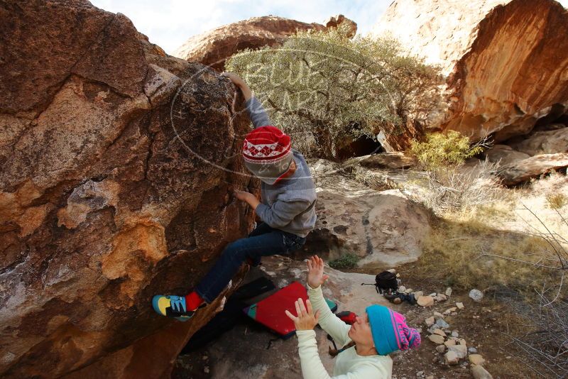 Bouldering in Hueco Tanks on 12/27/2019 with Blue Lizard Climbing and Yoga
Filename: SRM_20191227_1333570.jpg
Aperture: f/8.0
Shutter Speed: 1/320
Body: Canon EOS-1D Mark II
Lens: Canon EF 16-35mm f/2.8 L