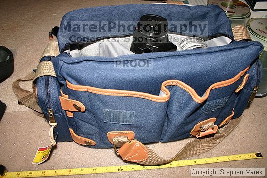 Front view with 8.25" 80-200mm lens showing; top will zip without touching the 80-200mm lens
about 17" wide, external                                                                                                                                         

Filename: img_5617_std.jpg
Aperture: f/5.6
Shutter Speed: 1/60
Body: Canon EOS DIGITAL REBEL
Lens: Canon EF-S 18-55mm f/3.5-5.6