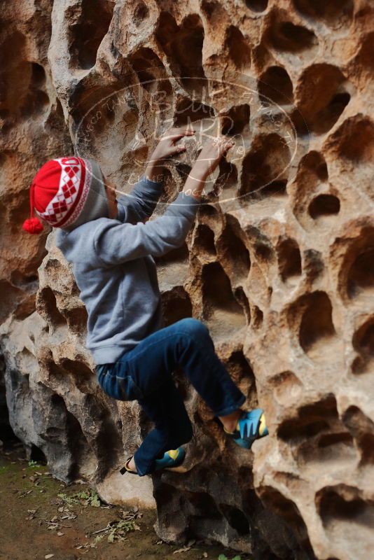 Bouldering in Hueco Tanks on 12/27/2019 with Blue Lizard Climbing and Yoga
Filename: SRM_20191227_1602040.jpg
Aperture: f/3.2
Shutter Speed: 1/160
Body: Canon EOS-1D Mark II
Lens: Canon EF 50mm f/1.8 II