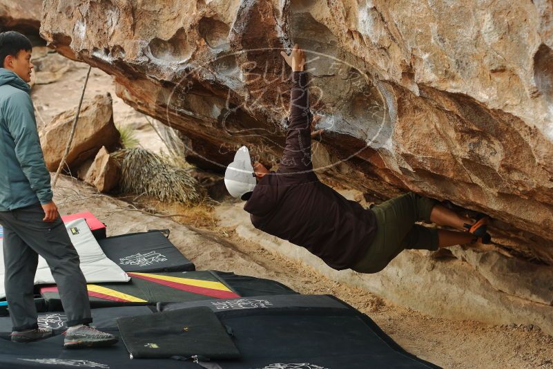 Bouldering in Hueco Tanks on 12/28/2019 with Blue Lizard Climbing and Yoga
Filename: SRM_20191228_1105550.jpg
Aperture: f/3.5
Shutter Speed: 1/250
Body: Canon EOS-1D Mark II
Lens: Canon EF 50mm f/1.8 II