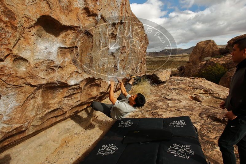 Bouldering in Hueco Tanks on 12/28/2019 with Blue Lizard Climbing and Yoga
Filename: SRM_20191228_1112320.jpg
Aperture: f/7.1
Shutter Speed: 1/250
Body: Canon EOS-1D Mark II
Lens: Canon EF 16-35mm f/2.8 L