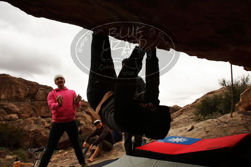 Bouldering in Hueco Tanks on 12/28/2019 with Blue Lizard Climbing and Yoga
Filename: SRM_20191228_1135540.jpg
Aperture: f/10.0
Shutter Speed: 1/250
Body: Canon EOS-1D Mark II
Lens: Canon EF 16-35mm f/2.8 L