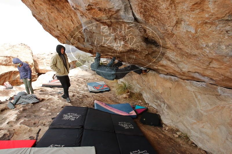 Bouldering in Hueco Tanks on 12/28/2019 with Blue Lizard Climbing and Yoga
Filename: SRM_20191228_1234030.jpg
Aperture: f/7.1
Shutter Speed: 1/250
Body: Canon EOS-1D Mark II
Lens: Canon EF 16-35mm f/2.8 L