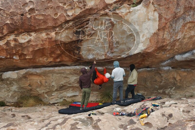 Bouldering in Hueco Tanks on 12/28/2019 with Blue Lizard Climbing and Yoga
Filename: SRM_20191228_1312070.jpg
Aperture: f/5.0
Shutter Speed: 1/400
Body: Canon EOS-1D Mark II
Lens: Canon EF 50mm f/1.8 II