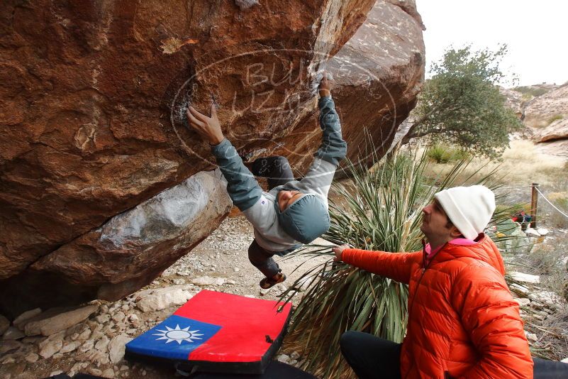 Bouldering in Hueco Tanks on 12/28/2019 with Blue Lizard Climbing and Yoga
Filename: SRM_20191228_1514320.jpg
Aperture: f/8.0
Shutter Speed: 1/250
Body: Canon EOS-1D Mark II
Lens: Canon EF 16-35mm f/2.8 L
