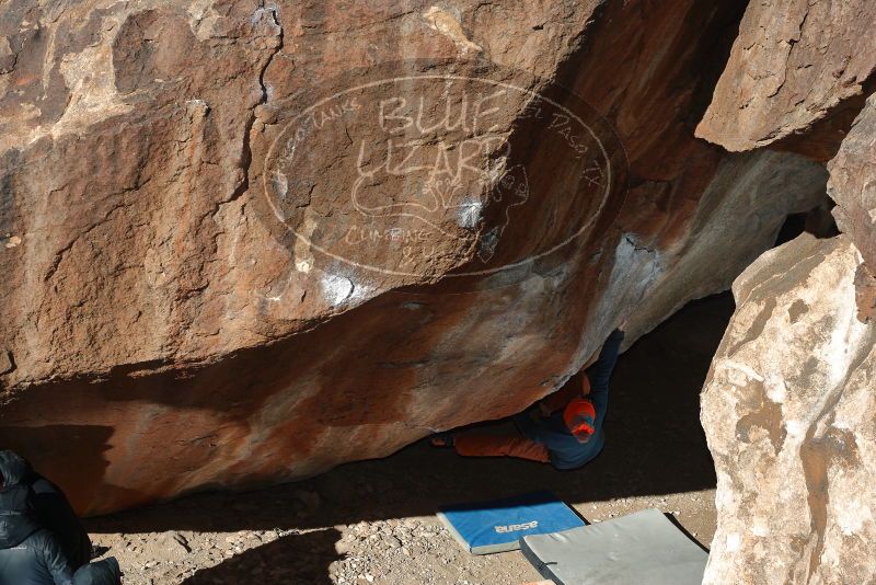 Bouldering in Hueco Tanks on 12/29/2019 with Blue Lizard Climbing and Yoga
Filename: SRM_20191229_1203120.jpg
Aperture: f/5.6
Shutter Speed: 1/250
Body: Canon EOS-1D Mark II
Lens: Canon EF 50mm f/1.8 II