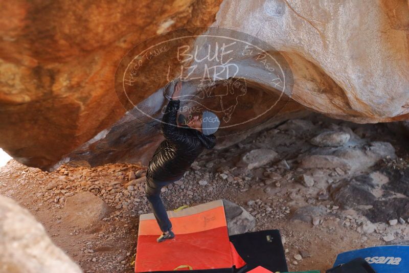 Bouldering in Hueco Tanks on 12/29/2019 with Blue Lizard Climbing and Yoga
Filename: SRM_20191229_1353270.jpg
Aperture: f/3.2
Shutter Speed: 1/320
Body: Canon EOS-1D Mark II
Lens: Canon EF 50mm f/1.8 II