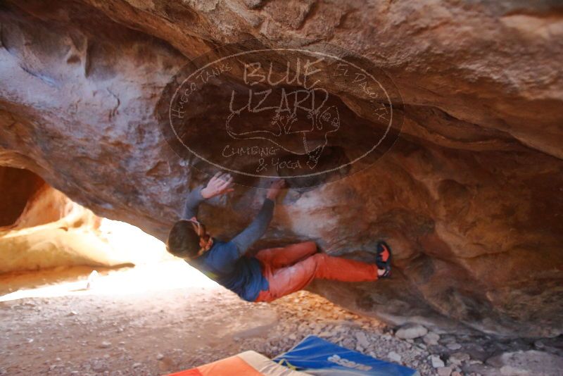 Bouldering in Hueco Tanks on 12/29/2019 with Blue Lizard Climbing and Yoga
Filename: SRM_20191229_1434190.jpg
Aperture: f/2.8
Shutter Speed: 1/250
Body: Canon EOS-1D Mark II
Lens: Canon EF 16-35mm f/2.8 L