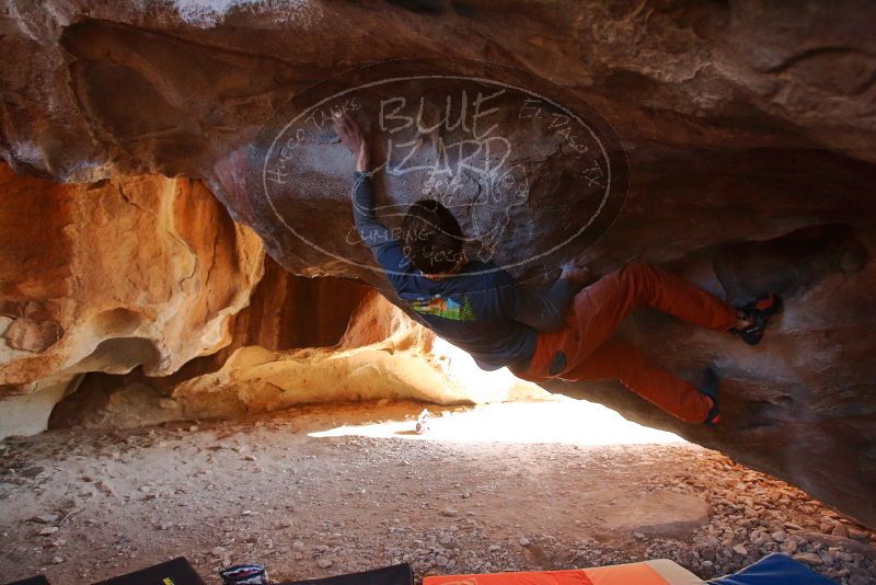 Bouldering in Hueco Tanks on 12/29/2019 with Blue Lizard Climbing and Yoga
Filename: SRM_20191229_1434270.jpg
Aperture: f/4.0
Shutter Speed: 1/250
Body: Canon EOS-1D Mark II
Lens: Canon EF 16-35mm f/2.8 L