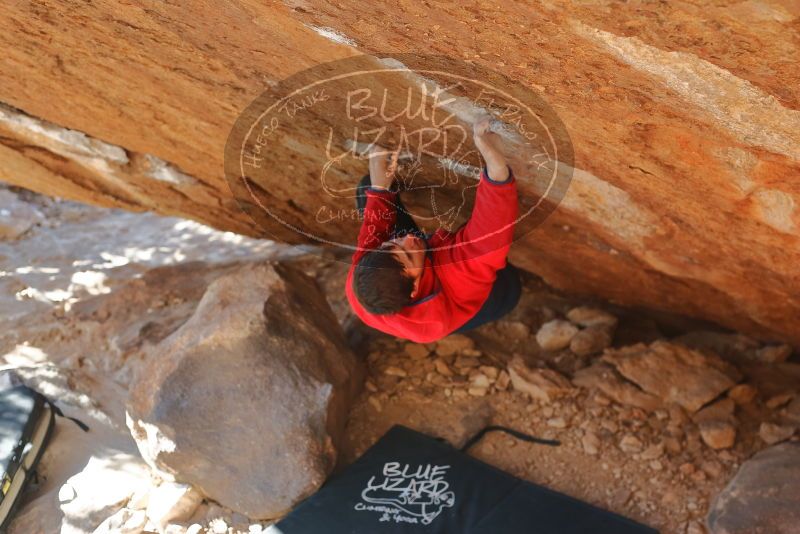 Bouldering in Hueco Tanks on 12/29/2019 with Blue Lizard Climbing and Yoga
Filename: SRM_20191229_1532540.jpg
Aperture: f/3.5
Shutter Speed: 1/400
Body: Canon EOS-1D Mark II
Lens: Canon EF 50mm f/1.8 II