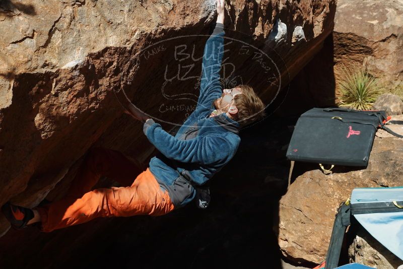 Bouldering in Hueco Tanks on 12/29/2019 with Blue Lizard Climbing and Yoga
Filename: SRM_20191229_1549450.jpg
Aperture: f/10.0
Shutter Speed: 1/320
Body: Canon EOS-1D Mark II
Lens: Canon EF 50mm f/1.8 II