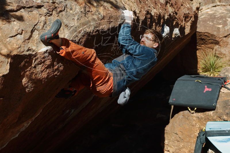 Bouldering in Hueco Tanks on 12/29/2019 with Blue Lizard Climbing and Yoga
Filename: SRM_20191229_1549580.jpg
Aperture: f/8.0
Shutter Speed: 1/500
Body: Canon EOS-1D Mark II
Lens: Canon EF 50mm f/1.8 II