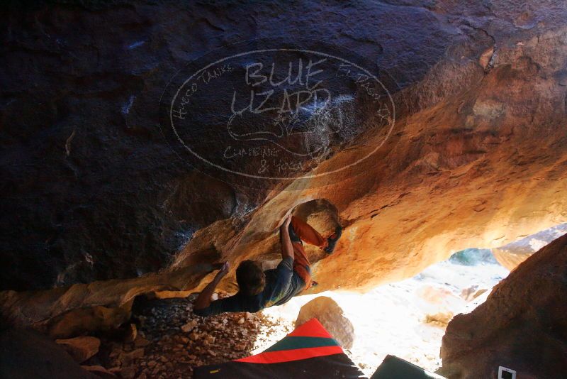 Bouldering in Hueco Tanks on 12/29/2019 with Blue Lizard Climbing and Yoga
Filename: SRM_20191229_1736380.jpg
Aperture: f/3.5
Shutter Speed: 1/250
Body: Canon EOS-1D Mark II
Lens: Canon EF 16-35mm f/2.8 L