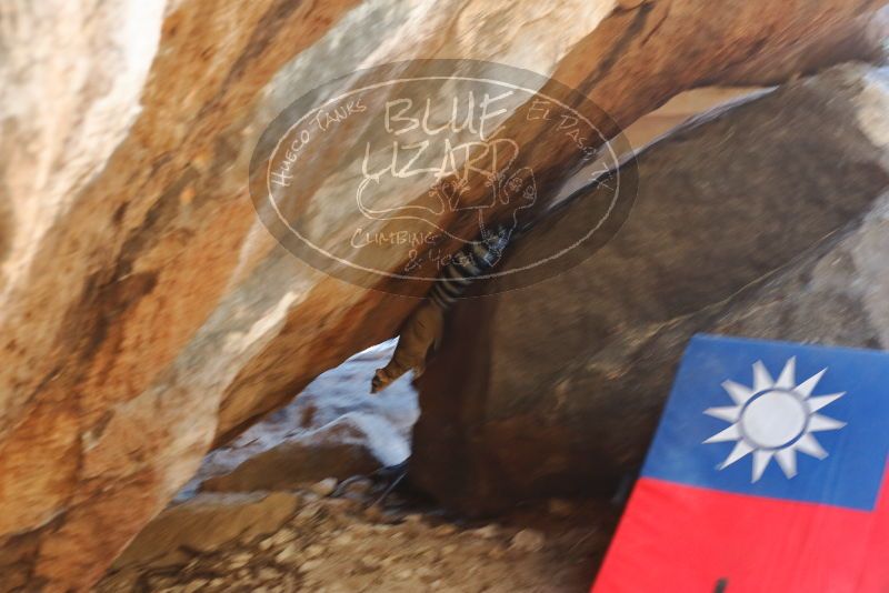Bouldering in Hueco Tanks on 12/30/2019 with Blue Lizard Climbing and Yoga

Filename: SRM_20191230_1257421.jpg
Aperture: f/5.6
Shutter Speed: 1/30
Body: Canon EOS-1D Mark II
Lens: Canon EF 50mm f/1.8 II