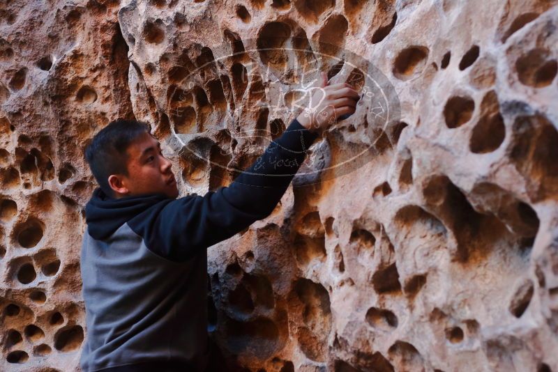 Bouldering in Hueco Tanks on 12/30/2019 with Blue Lizard Climbing and Yoga
Filename: SRM_20191230_1453450.jpg
Aperture: f/3.2
Shutter Speed: 1/125
Body: Canon EOS-1D Mark II
Lens: Canon EF 50mm f/1.8 II