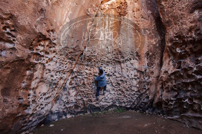 Bouldering in Hueco Tanks on 12/30/2019 with Blue Lizard Climbing and Yoga
Filename: SRM_20191230_1512590.jpg
Aperture: f/4.0
Shutter Speed: 1/100
Body: Canon EOS-1D Mark II
Lens: Canon EF 16-35mm f/2.8 L