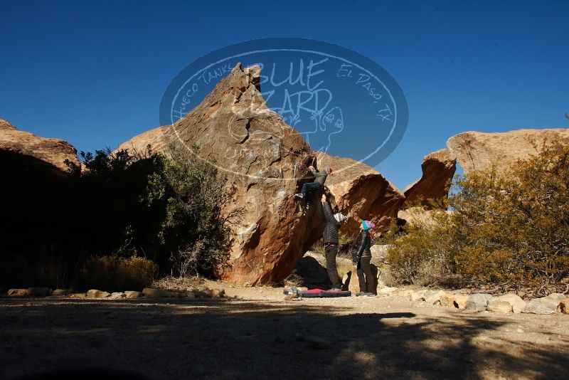 Bouldering in Hueco Tanks on 12/31/2019 with Blue Lizard Climbing and Yoga
Filename: SRM_20191231_1053040.jpg
Aperture: f/10.0
Shutter Speed: 1/320
Body: Canon EOS-1D Mark II
Lens: Canon EF 16-35mm f/2.8 L
