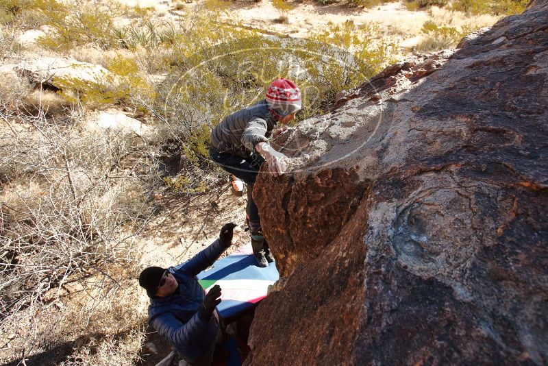 Bouldering in Hueco Tanks on 12/31/2019 with Blue Lizard Climbing and Yoga
Filename: SRM_20191231_1116000.jpg
Aperture: f/6.3
Shutter Speed: 1/320
Body: Canon EOS-1D Mark II
Lens: Canon EF 16-35mm f/2.8 L