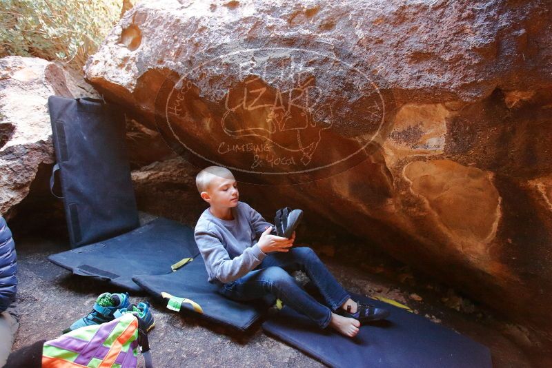 Bouldering in Hueco Tanks on 12/31/2019 with Blue Lizard Climbing and Yoga
Filename: SRM_20191231_1221030.jpg
Aperture: f/4.0
Shutter Speed: 1/160
Body: Canon EOS-1D Mark II
Lens: Canon EF 16-35mm f/2.8 L