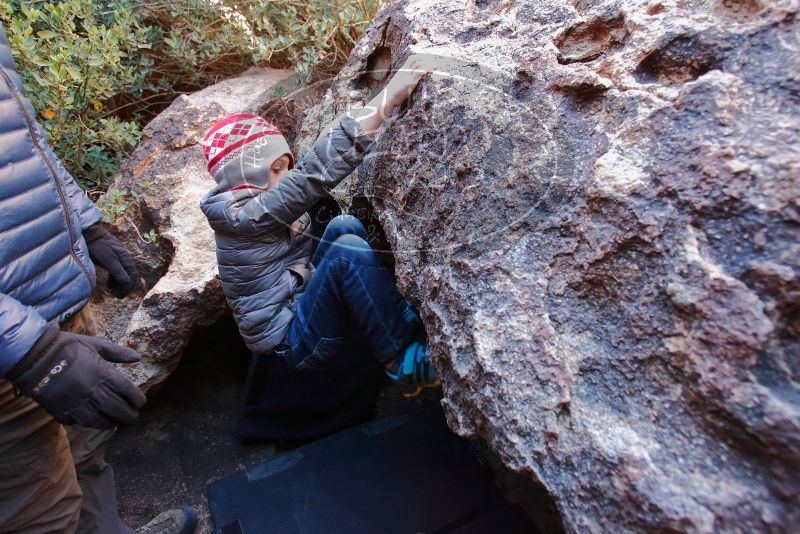 Bouldering in Hueco Tanks on 12/31/2019 with Blue Lizard Climbing and Yoga
Filename: SRM_20191231_1226170.jpg
Aperture: f/4.0
Shutter Speed: 1/200
Body: Canon EOS-1D Mark II
Lens: Canon EF 16-35mm f/2.8 L