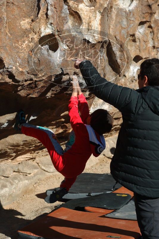 Bouldering in Hueco Tanks on 01/03/2020 with Blue Lizard Climbing and Yoga
Filename: SRM_20200103_1047160.jpg
Aperture: f/5.0
Shutter Speed: 1/400
Body: Canon EOS-1D Mark II
Lens: Canon EF 50mm f/1.8 II
