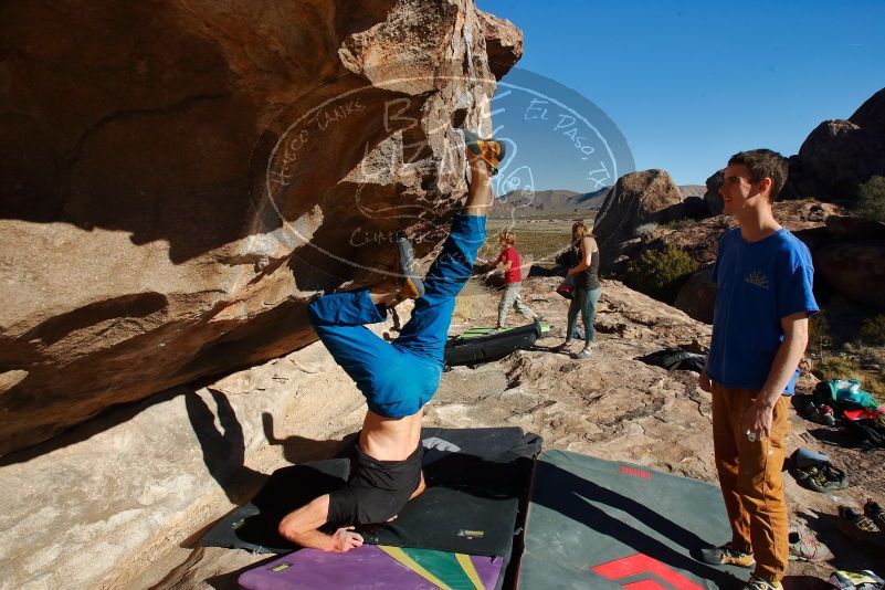 Bouldering in Hueco Tanks on 01/05/2020 with Blue Lizard Climbing and Yoga
Filename: SRM_20200105_1118080.jpg
Aperture: f/10.0
Shutter Speed: 1/320
Body: Canon EOS-1D Mark II
Lens: Canon EF 16-35mm f/2.8 L