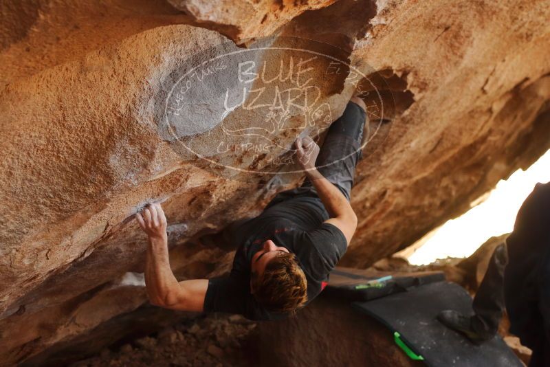 Bouldering in Hueco Tanks on 01/04/2020 with Blue Lizard Climbing and Yoga
Filename: SRM_20200104_1308130.jpg
Aperture: f/3.2
Shutter Speed: 1/250
Body: Canon EOS-1D Mark II
Lens: Canon EF 50mm f/1.8 II