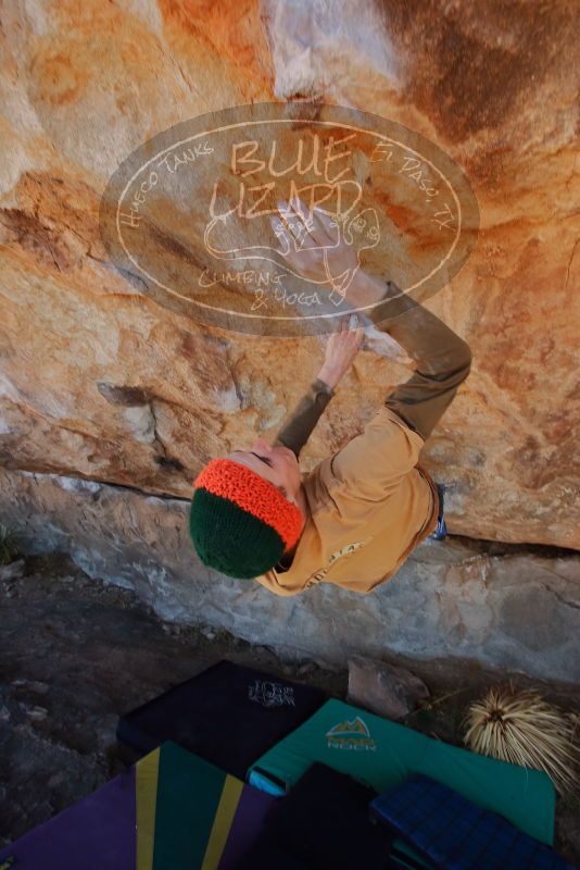 Bouldering in Hueco Tanks on 01/08/2020 with Blue Lizard Climbing and Yoga

Filename: SRM_20200108_1258390.jpg
Aperture: f/6.3
Shutter Speed: 1/250
Body: Canon EOS-1D Mark II
Lens: Canon EF 16-35mm f/2.8 L