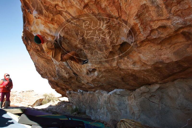 Bouldering in Hueco Tanks on 01/08/2020 with Blue Lizard Climbing and Yoga
Filename: SRM_20200108_1301280.jpg
Aperture: f/7.1
Shutter Speed: 1/500
Body: Canon EOS-1D Mark II
Lens: Canon EF 16-35mm f/2.8 L