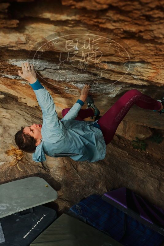 Bouldering in Hueco Tanks on 01/08/2020 with Blue Lizard Climbing and Yoga
Filename: SRM_20200108_1648330.jpg
Aperture: f/4.5
Shutter Speed: 1/400
Body: Canon EOS-1D Mark II
Lens: Canon EF 50mm f/1.8 II