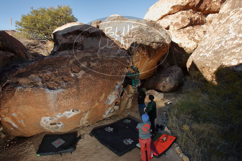 Bouldering in Hueco Tanks on 01/12/2020 with Blue Lizard Climbing and Yoga

Filename: SRM_20200112_1119460.jpg
Aperture: f/8.0
Shutter Speed: 1/250
Body: Canon EOS-1D Mark II
Lens: Canon EF 16-35mm f/2.8 L